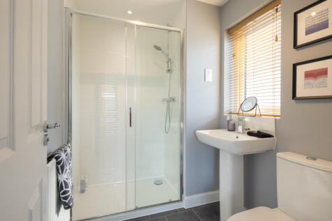 Main bedroom with en suite