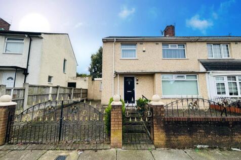 ** AVAILABLE NOW** UNFURNISHED** THREE BEDROOMS ** CONSERVATORY ** DRIVEWAY AND GARDENS **GREAT LOCATION** Greenbank are delighted to present this extended 3 bedroom semi detached house for rent locat