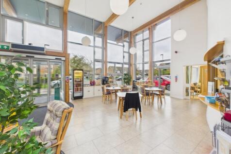 Entrance Foyer & Communal Areas