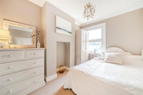 4 bed, 2 bath End of Terrace in belfast - Photo 7
