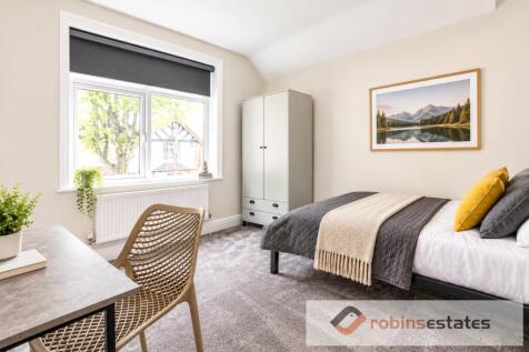 5 Bedroom Semi-Detached in NG7 1JZ