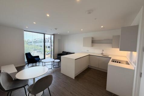 Leef are delighted to present this stunning 1 bedroom apartment, situated in a luxury apartment complex in the heart of Manchester City Centre. The development is situated on the bank of Manchester's
