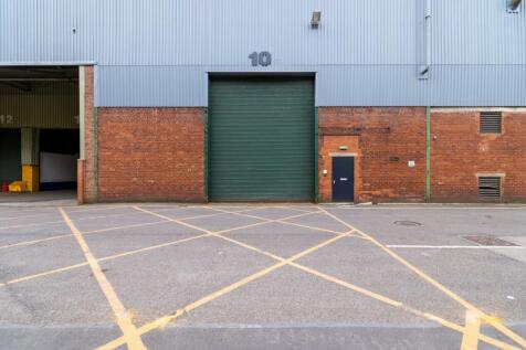 Distribution Warehouse to rent in yeadon