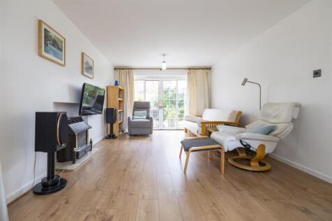 LIVING ROOM.jpg