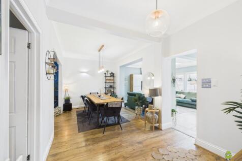 CAM02615G0-PR0125-STILL011