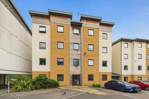 Well presented modern two double bedroom apartment complete with allocated parking space. Riverside furnished apartment situated along the River Avon within easy access via public transport, car and b