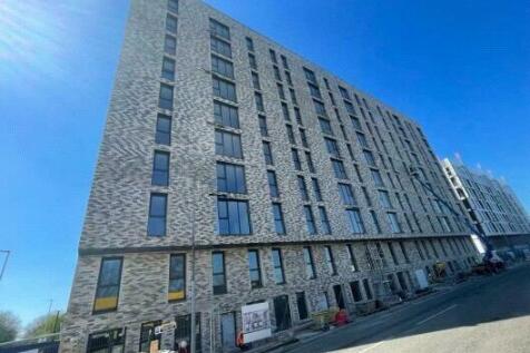 Available 31ST JULY! Prime Residential are delighted to present this 1-bed, 1-bath apartment in Regent Plaza, M5. This furnished home is perfect for a couple or working professional.
