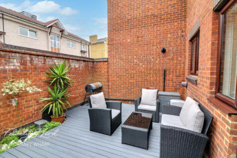 1 Bedroom Detached in E14 8NN