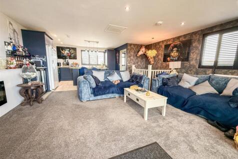 LOUNGE AREA / FAMILY ROOM