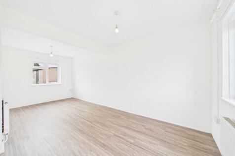 Lounge/Dining Room: