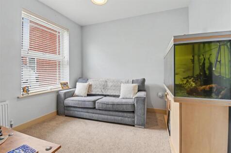 SNUG/DOWNSTAIRS SITTING ROOM