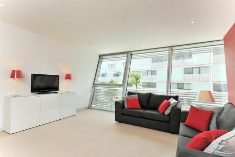 A bright one bedroom apartment is available to let in Albion Riverside, SW11. A modern one bedroom apartment in Albion Riverside located on the second floor, with a lift and offering approximately 531