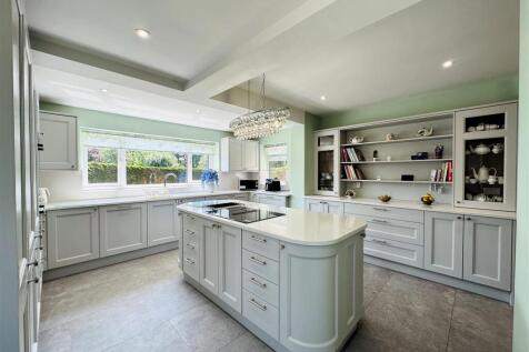 Kitchen 1.jpg