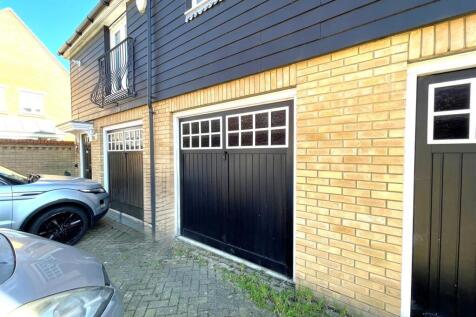 Garage Picture 7 Roding.jpg