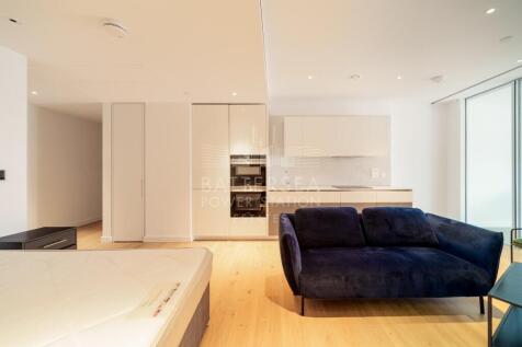 A bright and spacious studio apartment offering 475 sq ft of living accommodation.