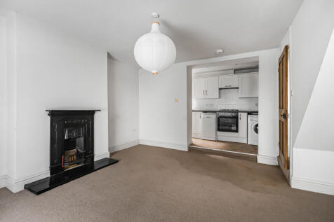 4 Sitting Room To Kitchen.JPG