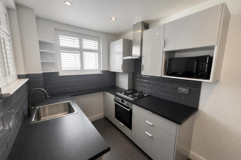 A well presented first floor two bedroom apartment set in the heart of the leafy Mill Hill conservation area. The property comprises of two bedrooms, a separate reception, a modern fully fitted kitche