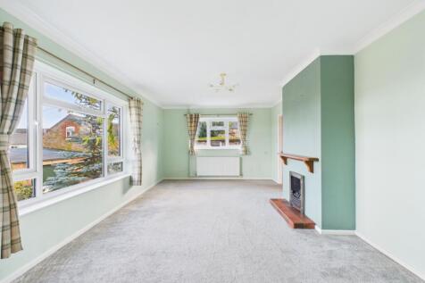 2. CAM04922G0-PR0096-STILL006