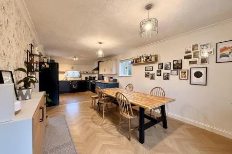 Kitchen/Dining Ar...