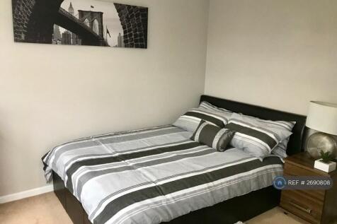 Good Wi-Fi, Bedside Table, Tv Aerial, Desk &amp; Chair