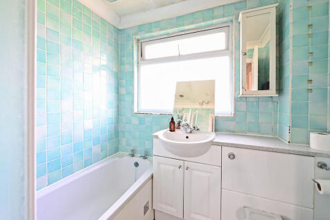 64 Frogmore Rd (1...
