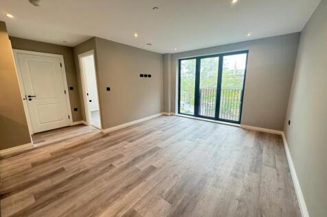 One Bedroom Apartment | South Facing | Modern Fixtures Throughout | Furnished | Low Deposit Options Available | Move In end of September