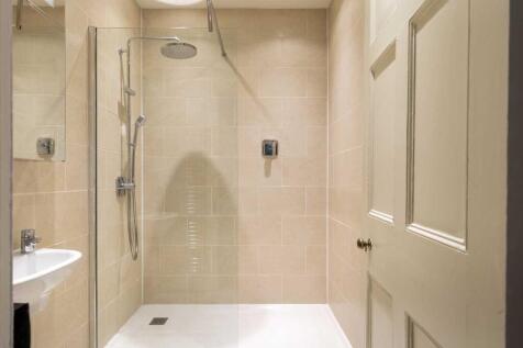 5 bed, 2 bath Detached in Manchester - Photo 21