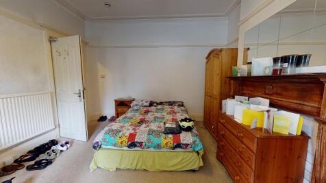 ** 6 BED ** HEADINGLEY ** SPACIOUS BEDROOMS ** LARGE KITCHEN ** 2 BATHROOMS ** AVAILABLE FOR £475.00PPPW FROM 01/07/2026 ! ** Beautifully presented 6 bedroom terrace house located in central Headingl