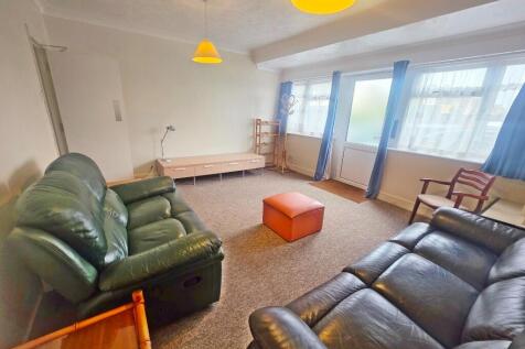 16ft3 x 13ft5 Lounge