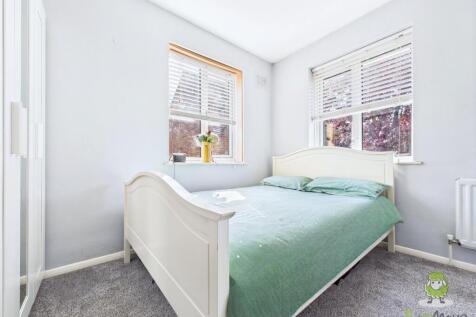 CAM01543G0-PR0135-STILL003