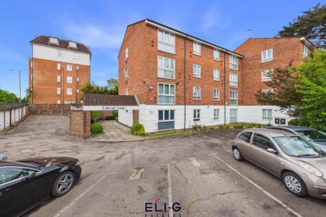 2 bed flat for sale Lakeside Lodge, London NW11