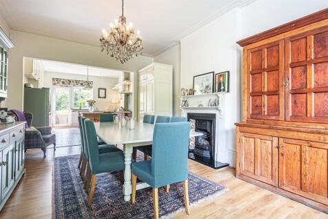 Dining through to kitchen.jpg