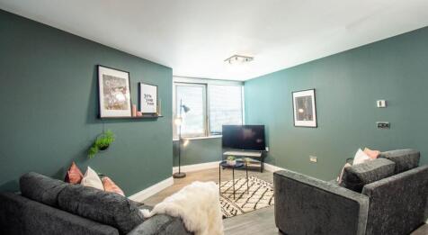 KITCHEN / LIVING ROOM