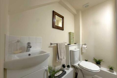 Cloakroom (L-shaped)