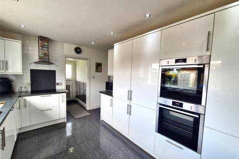 Kitchen/ Dining Room