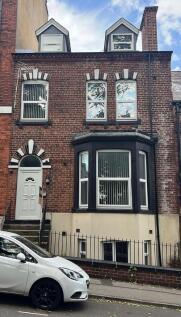 A modern 2 bedroom apartment overlooking Hanover Square. Located on the edge of the city centre and 10 minutes to the University of Leeds, the ideal choice for students or professionals.