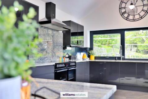 Open Plan Living / Kitchen