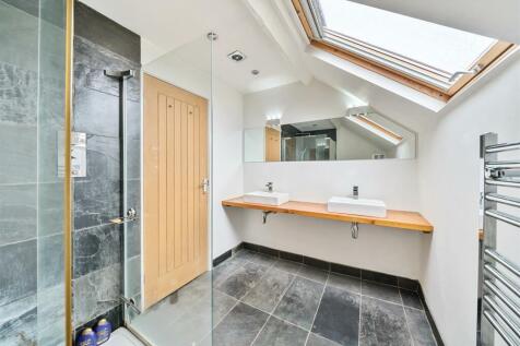 Bedroom 3 ensuite