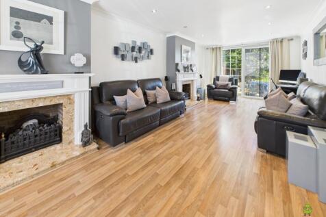 Presented by Clinton at EweMove Bexleyheath and Da