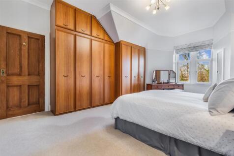 4 bed, 2 bath Detached in Glasgow - Photo 24