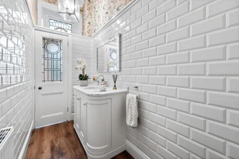 4 bed, 3 bath Detached in Glasgow - Photo 35