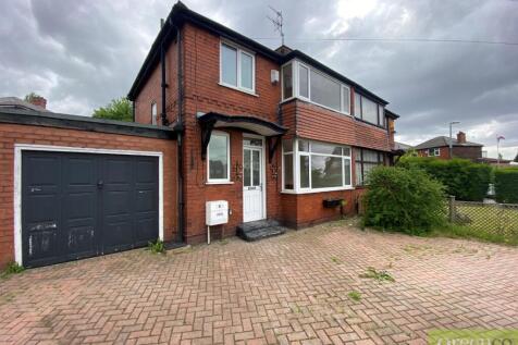 Lovely 3 bedroom semi-detached home in M6, close to Salford Shopping Centre and Salford Royal Hospital. Fully refurbished to a high standard throughout. Available immediately!