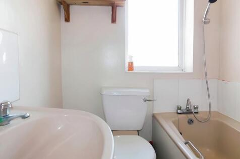 1f12a3a5-BATHROOM