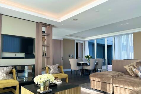 Top floor 3b4b stunning PENTHOUSE with an incredible view and large private rooftop terrace 10 minutes walk from Canary Wharf station with building facilities.
