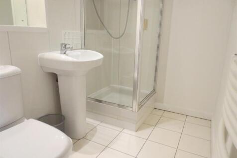 Exclusive to Buckley Frayne! Agecroft House is located in the very heart of the Northern Quarter with access to both Piccadilly and Victoria train stations within minutes walk and on the door step of