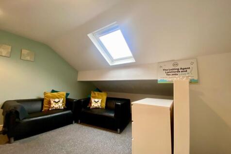 7 Bedroom House in OL1 2HJ