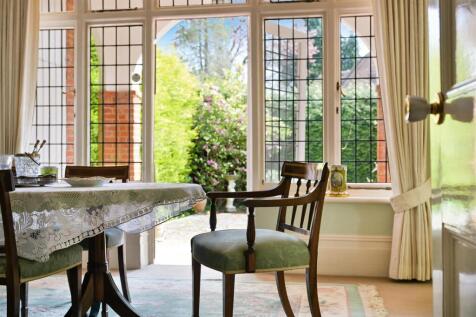 WALTON HEATH COTTAGE- (22).jpg