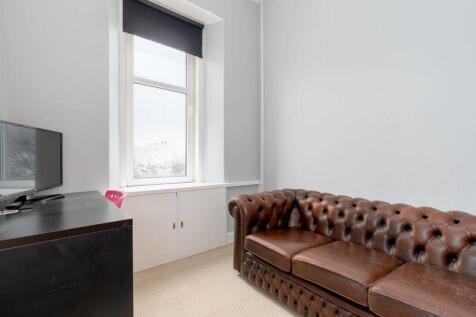 4 bed, 1 bath Flat in Leeds - Photo 8
