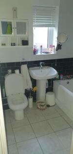 Bright, well-equipped bathroom with a pedestal ...