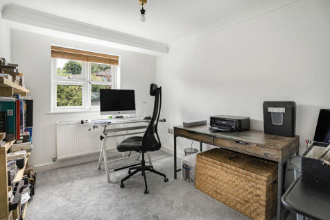 Bedroom/study
